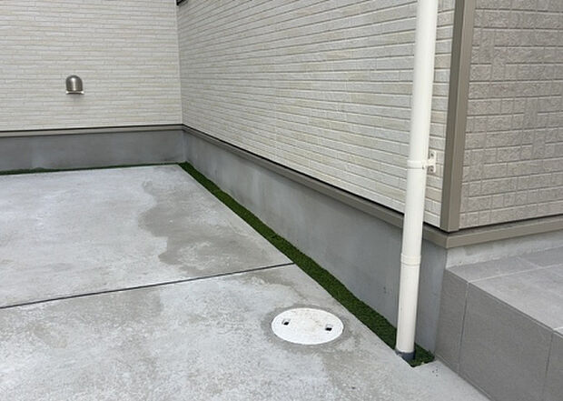 木造住宅とは土台、壁、柱など建築物の強度を支える構造体の材に木が使用されている構造を指します。構造体は建物の自重を支えるだけではなく風圧や水圧、積裁荷重などあらゆる衝撃に耐えるための基礎です。