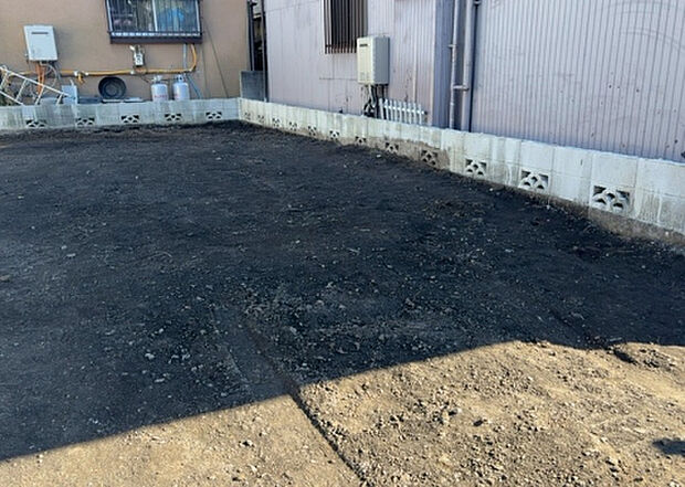 家族でのBBQを行うのであれば3坪程度の広さがあればよいでしょう。ガーデニングや家庭菜園を楽しむ際は、手入れが行き届く範囲にすると安心です。また、庭のある方角や接道が気になる方は事前に確認しましょう。