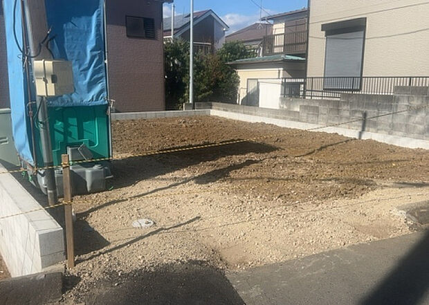 木造住宅とは土台、壁、柱など建築物の強度を支える構造体の材に木が使用されている構造を指します。構造体は建物の自重を支えるだけではなく風圧や水圧、積裁荷重などあらゆる衝撃に耐えるための基礎です。