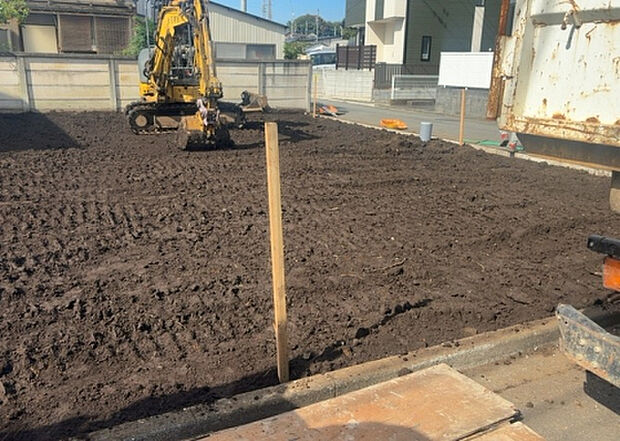 木造住宅とは土台、壁、柱など建築物の強度を支える構造体の材に木が使用されている構造を指します。構造体は建物の自重を支えるだけではなく風圧や水圧、積裁荷重などあらゆる衝撃に耐えるための基礎です。