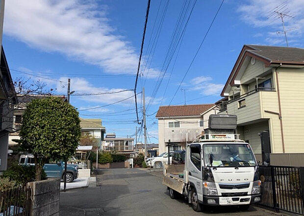桜や紅葉の名所に出かける人は多いと思いますが、家にいながら季節の移ろいを感じる生活を送りませんか？リビングや窓から見える景色が生活を彩るワンポイントに！現地から見える景色を堪能してみては如何でしょう。