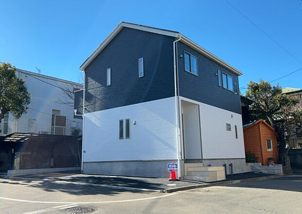 ついに完成致しました!現地をご見学に行く際は、道路の幅や周辺の交通量、施設などをご確認頂くことをおすすめします!物件の流れが早いため、内見をしたい方はお早めに当社営業までお問い合わせ頂きご予約下さい!