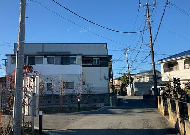 桜や紅葉の名所に出かける人は多いと思いますが、家にいながら季節の移ろいを感じる生活を送りませんか?リビングや窓から見える景色が生活を彩るワンポイントに!現地から見える景色を堪能してみては如何でしょう。