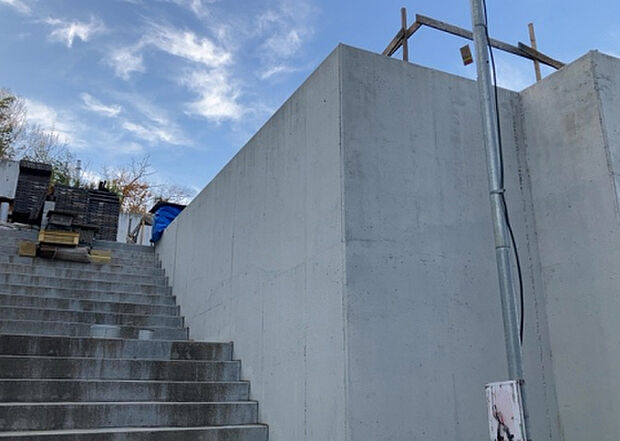 現地をご見学に行く際は、道路の幅や周辺の交通量、施設などをご確認頂くことをおすすめします!ある程度イメージをつけたいという場合は、同売主の施工事例や完成パースもお見せします。