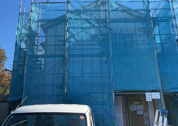 現地をご見学に行く際は、道路の幅や周辺の交通量、施設などをご確認頂くことをおすすめします!ある程度イメージをつけたいという場合は、同売主の施工事例や完成パースもお見せします。