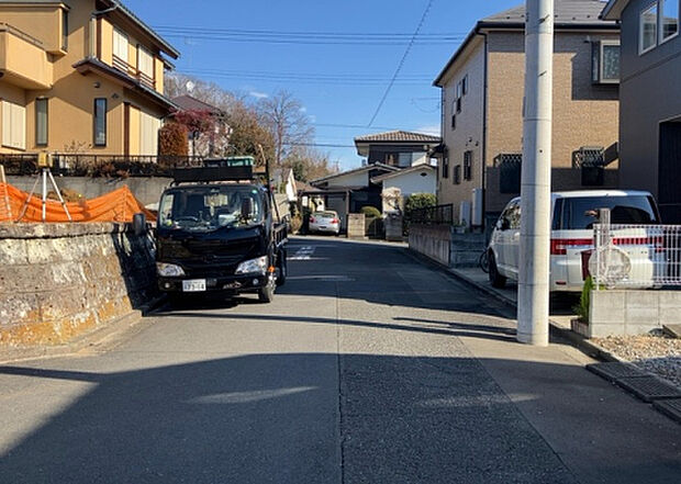 桜や紅葉の名所に出かける人は多いと思いますが、家にいながら季節の移ろいを感じる生活を送りませんか?リビングや窓から見える景色が生活を彩るワンポイントに!現地から見える景色を堪能してみては如何でしょう。