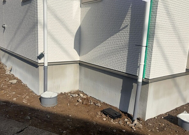 木造住宅とは土台、壁、柱など建築物の強度を支える構造体の材に木が使用されている構造を指します。構造体は建物の自重を支えるだけではなく風圧や水圧、積裁荷重などあらゆる衝撃に耐えるための基礎です。