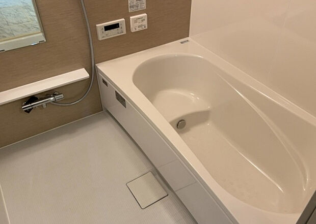 入浴時の快適さも大事なことですが、綺麗な状態を維持できなければ気持ちよく入浴できません。毎日の掃除が楽という点は大事なポイントになります!カビが生えにくく掃除がしやすい、壁や浴槽を選ぶといいでしょう。