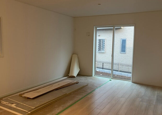 リビングの間取りの種類は大きくわけてリビングとダイニングが別になっているタイプ、リビングダイニング一体型です。どちらも一長一短ですので、家を選ぶ時はその両面をチェックして決めるようにしましょう。