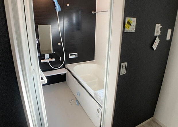 入浴時の快適さも大事なことですが、綺麗な状態を維持できなければ気持ちよく入浴できません。毎日の掃除が楽という点は大事なポイントになります!カビが生えにくく掃除がしやすい、壁や浴槽を選ぶといいでしょう。