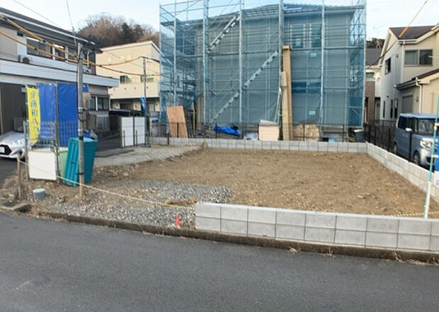 木造住宅とは土台、壁、柱など建築物の強度を支える構造体の材に木が使用されている構造を指します。構造体は建物の自重を支えるだけではなく風圧や水圧、積裁荷重などあらゆる衝撃に耐えるための基礎です。