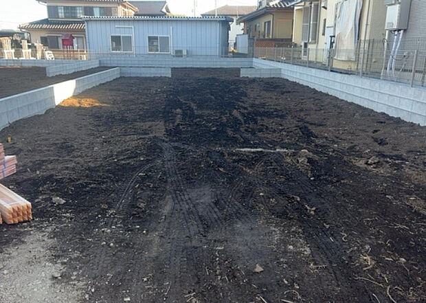 木造住宅とは土台、壁、柱など建築物の強度を支える構造体の材に木が使用されている構造を指します。構造体は建物の自重を支えるだけではなく風圧や水圧、積裁荷重などあらゆる衝撃に耐えるための基礎です。