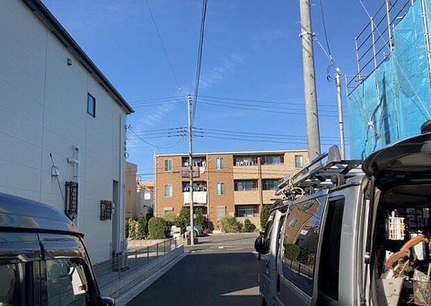 桜や紅葉の名所に出かける人は多いと思いますが、家にいながら季節の移ろいを感じる生活を送りませんか?リビングや窓から見える景色が生活を彩るワンポイントに!現地から見える景色を堪能してみては如何でしょう。