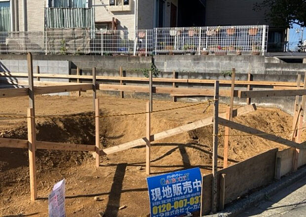 現地をご見学に行く際は、道路の幅や周辺の交通量、施設などをご確認頂くことをおすすめします!ある程度イメージをつけたいという場合は、同売主の施工事例や完成パースもお見せします。