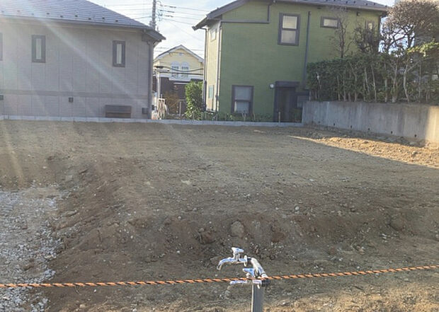 木造住宅とは土台、壁、柱など建築物の強度を支える構造体の材に木が使用されている構造を指します。構造体は建物の自重を支えるだけではなく風圧や水圧、積裁荷重などあらゆる衝撃に耐えるための基礎です。
