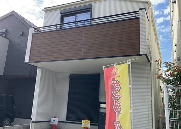 住宅用の土地では前面道路に2m以上接していなければならないと法律で定められています。しかし、お持ちの車のサイズやライフスタイルなどにより、2mでは利便が悪い場合もございますので、事前に確認しましょう。