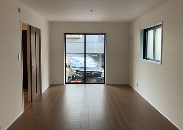 リビングの間取りの種類は大きくわけてリビングとダイニングが別になっているタイプ、リビングダイニング一体型です。どちらも一長一短ですので、家を選ぶ時はその両面をチェックして決めるようにしましょう。