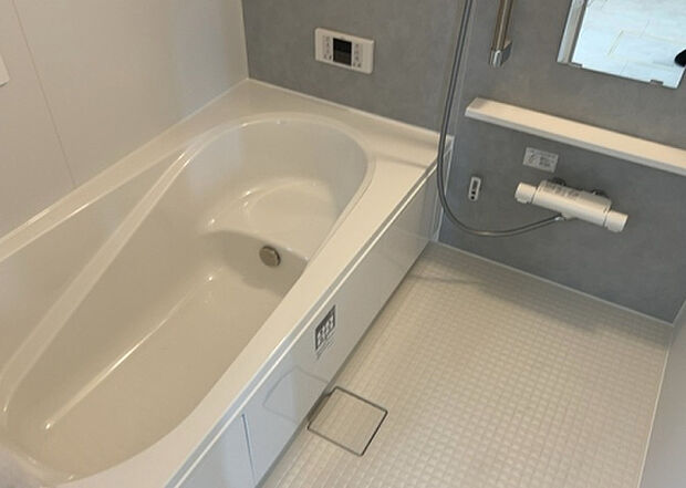 入浴時の快適さも大事なことですが、綺麗な状態を維持できなければ気持ちよく入浴できません。毎日の掃除が楽という点は大事なポイントになります!カビが生えにくく掃除がしやすい、壁や浴槽を選ぶといいでしょう。