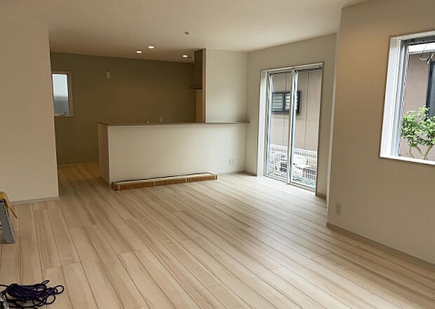 リビングの間取りの種類は大きくわけてリビングとダイニングが別になっているタイプ、リビングダイニング一体型です。どちらも一長一短ですので、家を選ぶ時はその両面をチェックして決めるようにしましょう。