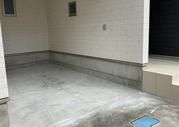 木造住宅とは土台、壁、柱など建築物の強度を支える構造体の材に木が使用されている構造を指します。構造体は建物の自重を支えるだけではなく風圧や水圧、積裁荷重などあらゆる衝撃に耐えるための基礎です。