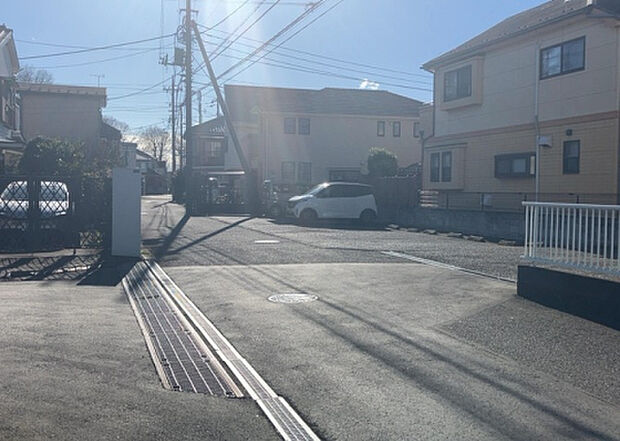 桜や紅葉の名所に出かける人は多いと思いますが、家にいながら季節の移ろいを感じる生活を送りませんか?リビングや窓から見える景色が生活を彩るワンポイントに!現地から見える景色を堪能してみては如何でしょう。