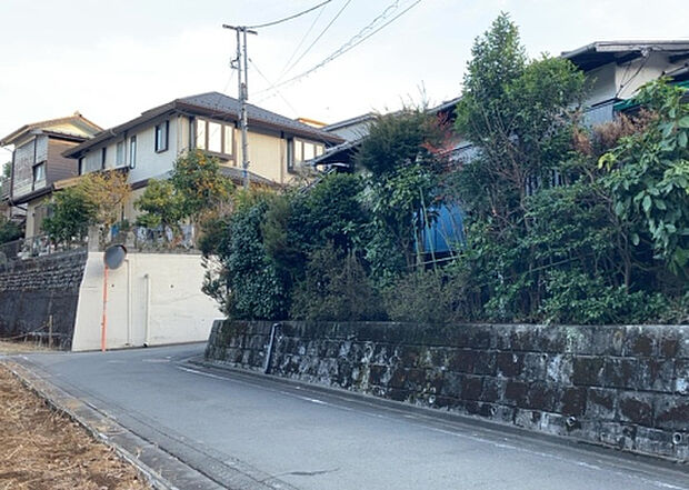 桜や紅葉の名所に出かける人は多いと思いますが、家にいながら季節の移ろいを感じる生活を送りませんか?リビングや窓から見える景色が生活を彩るワンポイントに!現地から見える景色を堪能してみては如何でしょう。
