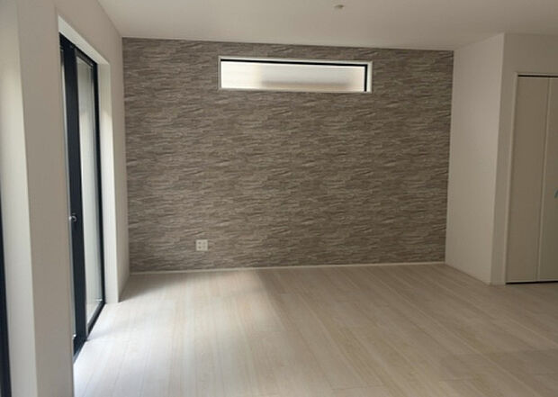 リビングの間取りの種類は大きくわけてリビングとダイニングが別になっているタイプ、リビングダイニング一体型です。どちらも一長一短ですので、家を選ぶ時はその両面をチェックして決めるようにしましょう。