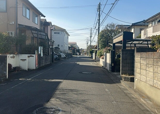 桜や紅葉の名所に出かける人は多いと思いますが、家にいながら季節の移ろいを感じる生活を送りませんか?リビングや窓から見える景色が生活を彩るワンポイントに!現地から見える景色を堪能してみては如何でしょう。