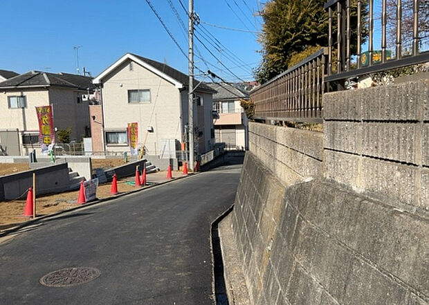 桜や紅葉の名所に出かける人は多いと思いますが、家にいながら季節の移ろいを感じる生活を送りませんか?リビングや窓から見える景色が生活を彩るワンポイントに!現地から見える景色を堪能してみては如何でしょう。