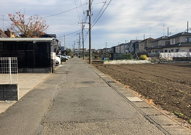 桜や紅葉の名所に出かける人は多いと思いますが、家にいながら季節の移ろいを感じる生活を送りませんか?リビングや窓から見える景色が生活を彩るワンポイントに!現地から見える景色を堪能してみては如何でしょう。