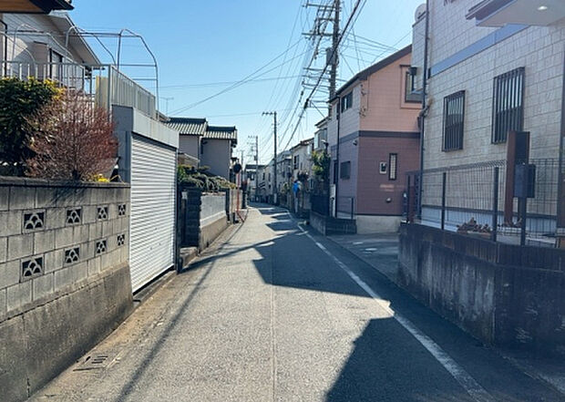 桜や紅葉の名所に出かける人は多いと思いますが、家にいながら季節の移ろいを感じる生活を送りませんか?リビングや窓から見える景色が生活を彩るワンポイントに!現地から見える景色を堪能してみては如何でしょう。