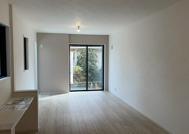 リビングの間取りの種類は大きくわけてリビングとダイニングが別になっているタイプ、リビングダイニング一体型です。どちらも一長一短ですので、家を選ぶ時はその両面をチェックして決めるようにしましょう。