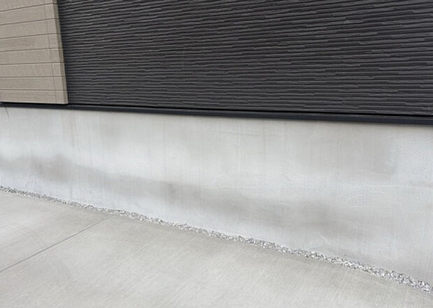 木造住宅とは土台、壁、柱など建築物の強度を支える構造体の材に木が使用されている構造を指します。構造体は建物の自重を支えるだけではなく風圧や水圧、積裁荷重などあらゆる衝撃に耐えるための基礎です。