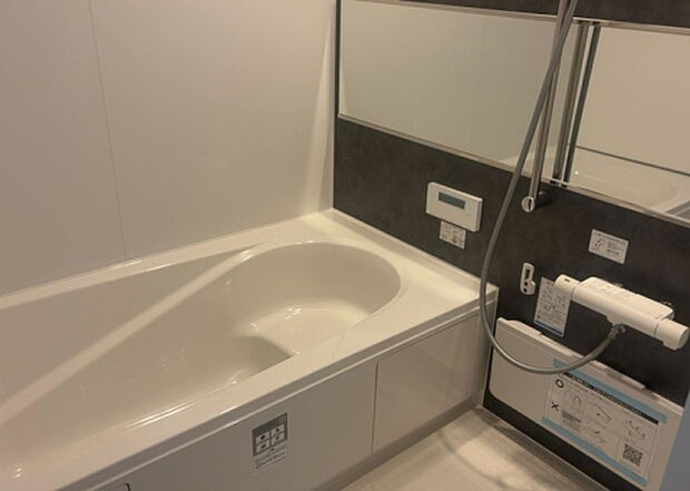 入浴時の快適さも大事なことですが、綺麗な状態を維持できなければ気持ちよく入浴できません。毎日の掃除が楽という点は大事なポイントになります!カビが生えにくく掃除がしやすい、壁や浴槽を選ぶといいでしょう。