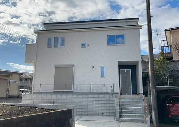 ついに完成致しました!現地をご見学に行く際は、道路の幅や周辺の交通量、施設などをご確認頂くことをおすすめします!物件の流れが早いため、内見をしたい方はお早めに当社営業までお問い合わせ頂きご予約下さい!