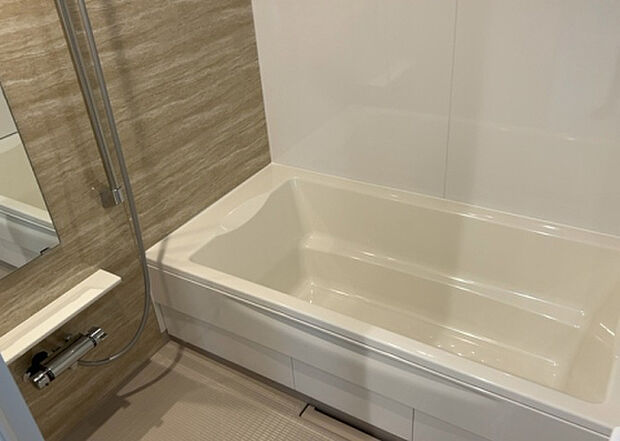 入浴時の快適さも大事なことですが、綺麗な状態を維持できなければ気持ちよく入浴できません。毎日の掃除が楽という点は大事なポイントになります!カビが生えにくく掃除がしやすい、壁や浴槽を選ぶといいでしょう。