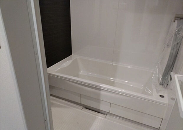 入浴時の快適さも大事なことですが、綺麗な状態を維持できなければ気持ちよく入浴できません。毎日の掃除が楽という点は大事なポイントになります!カビが生えにくく掃除がしやすい、壁や浴槽を選ぶといいでしょう。