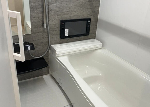 入浴時の快適さも大事なことですが、綺麗な状態を維持できなければ気持ちよく入浴できません。毎日の掃除が楽という点は大事なポイントになります!カビが生えにくく掃除がしやすい、壁や浴槽を選ぶといいでしょう。