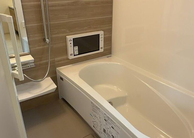 入浴時の快適さも大事なことですが、綺麗な状態を維持できなければ気持ちよく入浴できません。毎日の掃除が楽という点は大事なポイントになります!カビが生えにくく掃除がしやすい、壁や浴槽を選ぶといいでしょう。