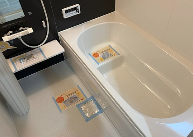 入浴時の快適さも大事なことですが、綺麗な状態を維持できなければ気持ちよく入浴できません。毎日の掃除が楽という点は大事なポイントになります!カビが生えにくく掃除がしやすい、壁や浴槽を選ぶといいでしょう。