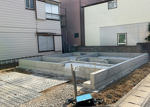 ついに完成致しました!現地をご見学に行く際は、道路の幅や周辺の交通量、施設などをご確認頂くことをおすすめします!物件の流れが早いため、内見をしたい方はお早めに当社営業までお問い合わせ頂きご予約下さい!