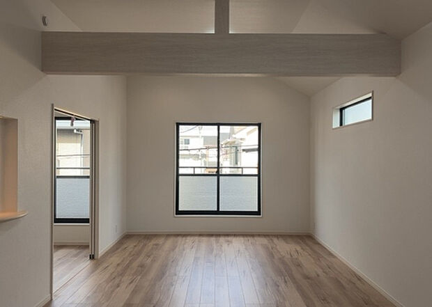 リビングの間取りの種類は大きくわけてリビングとダイニングが別になっているタイプ、リビングダイニング一体型です。どちらも一長一短ですので、家を選ぶ時はその両面をチェックして決めるようにしましょう。