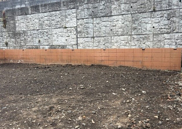 家族でのBBQを行うのであれば3坪程度の広さがあればよいでしょう。ガーデニングや家庭菜園を楽しむ際は、手入れが行き届く範囲にすると安心です。また、庭のある方角や接道が気になる方は事前に確認しましょう。