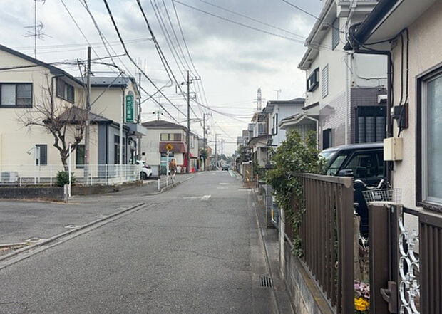 桜や紅葉の名所に出かける人は多いと思いますが、家にいながら季節の移ろいを感じる生活を送りませんか?リビングや窓から見える景色が生活を彩るワンポイントに!現地から見える景色を堪能してみては如何でしょう。