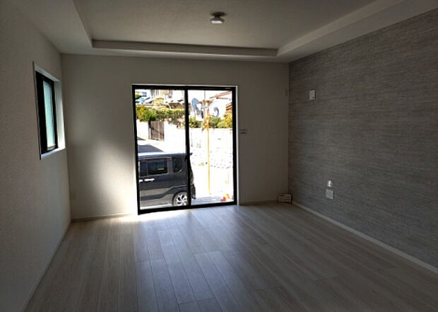 リビングの間取りの種類は大きくわけてリビングとダイニングが別になっているタイプ、リビングダイニング一体型です。どちらも一長一短ですので、家を選ぶ時はその両面をチェックして決めるようにしましょう。