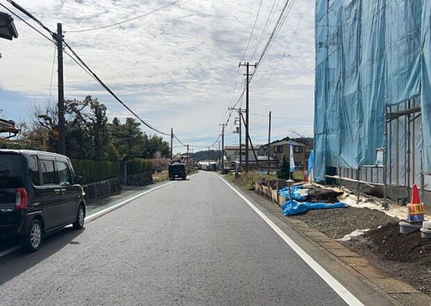 桜や紅葉の名所に出かける人は多いと思いますが、家にいながら季節の移ろいを感じる生活を送りませんか?リビングや窓から見える景色が生活を彩るワンポイントに!現地から見える景色を堪能してみては如何でしょう。