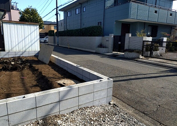 家族でのBBQを行うのであれば3坪程度の広さがあればよいでしょう。ガーデニングや家庭菜園を楽しむ際は、手入れが行き届く範囲にすると安心です。また、庭のある方角や接道が気になる方は事前に確認しましょう。