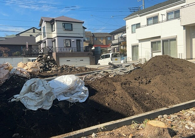 家族でのBBQを行うのであれば3坪程度の広さがあればよいでしょう。ガーデニングや家庭菜園を楽しむ際は、手入れが行き届く範囲にすると安心です。また、庭のある方角や接道が気になる方は事前に確認しましょう。