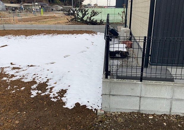 家族でのBBQを行うのであれば3坪程度の広さがあればよいでしょう。ガーデニングや家庭菜園を楽しむ際は、手入れが行き届く範囲にすると安心です。また、庭のある方角や接道が気になる方は事前に確認しましょう。