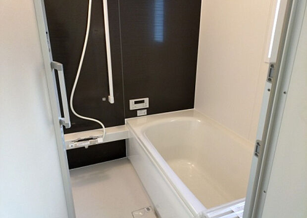 入浴時の快適さも大事なことですが、綺麗な状態を維持できなければ気持ちよく入浴できません。毎日の掃除が楽という点は大事なポイントになります!カビが生えにくく掃除がしやすい、壁や浴槽を選ぶといいでしょう。